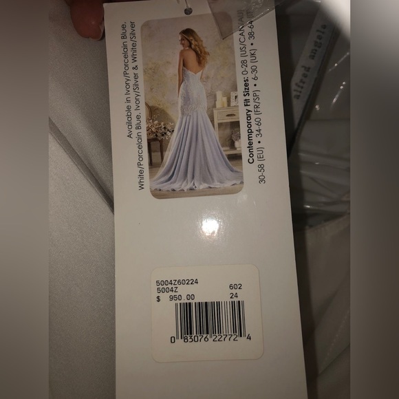 Plus size wedding dress - Picture 2 of 7